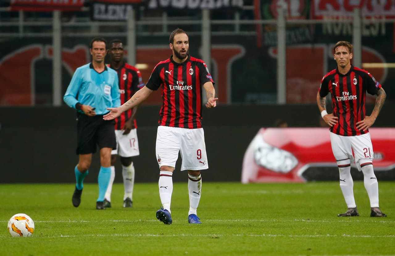 No se podía creer que en casa estuviesen cayendo y con ello soltando el liderato del grupo F.