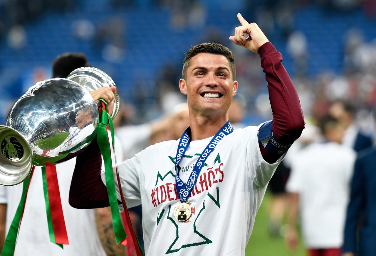 Cristiano Ronaldo se coronó campeón de la Euro 2016 luego de que Portugal derrotó 1-0 a Francia. El gran título del artillero con su selección.