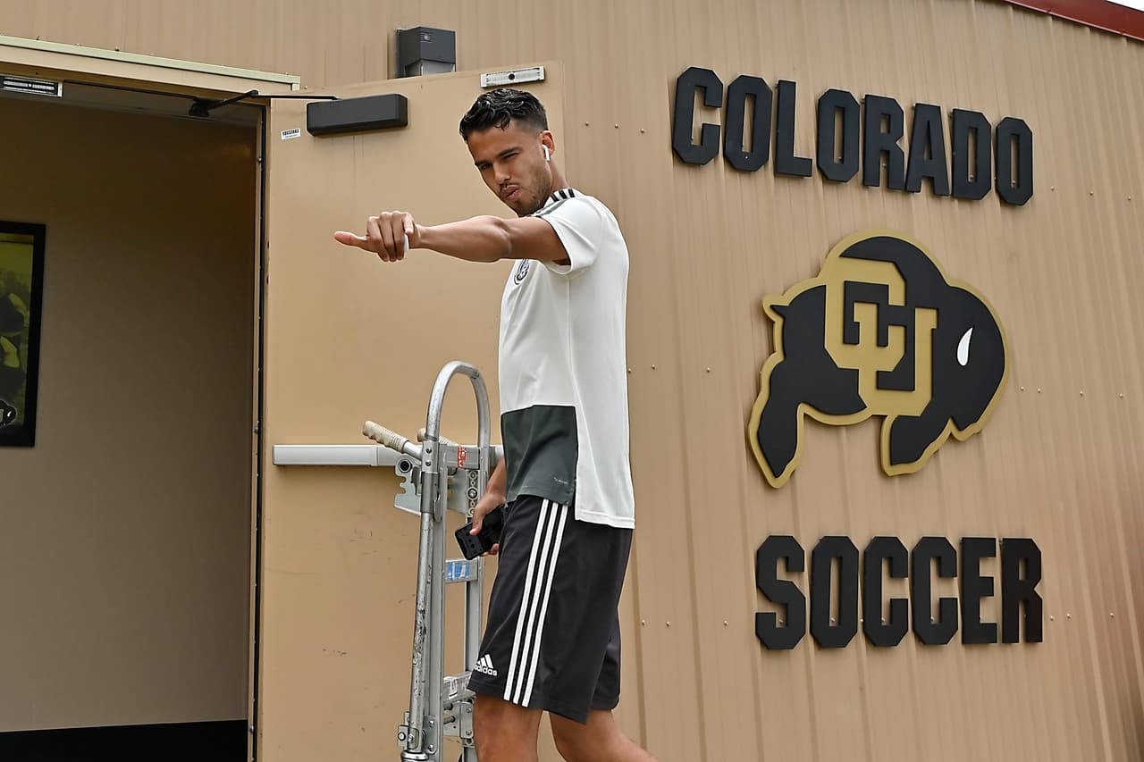 La Selección Mexicana de Fútbol cerró su preparación para enfrentar a Canadá en el segundo compromiso de ambas selecciones en la Copa Oro 2019. Los integrantes del Tricolor realizaron su práctica en las instalaciones de la Universidad de Colorado. Tuvieron una parte de entrenamiento táctico, físico y al final, recreativo, con la finalidad de llegar con buena 'puesta apunto' para el duelo de este miércoles en Denver.