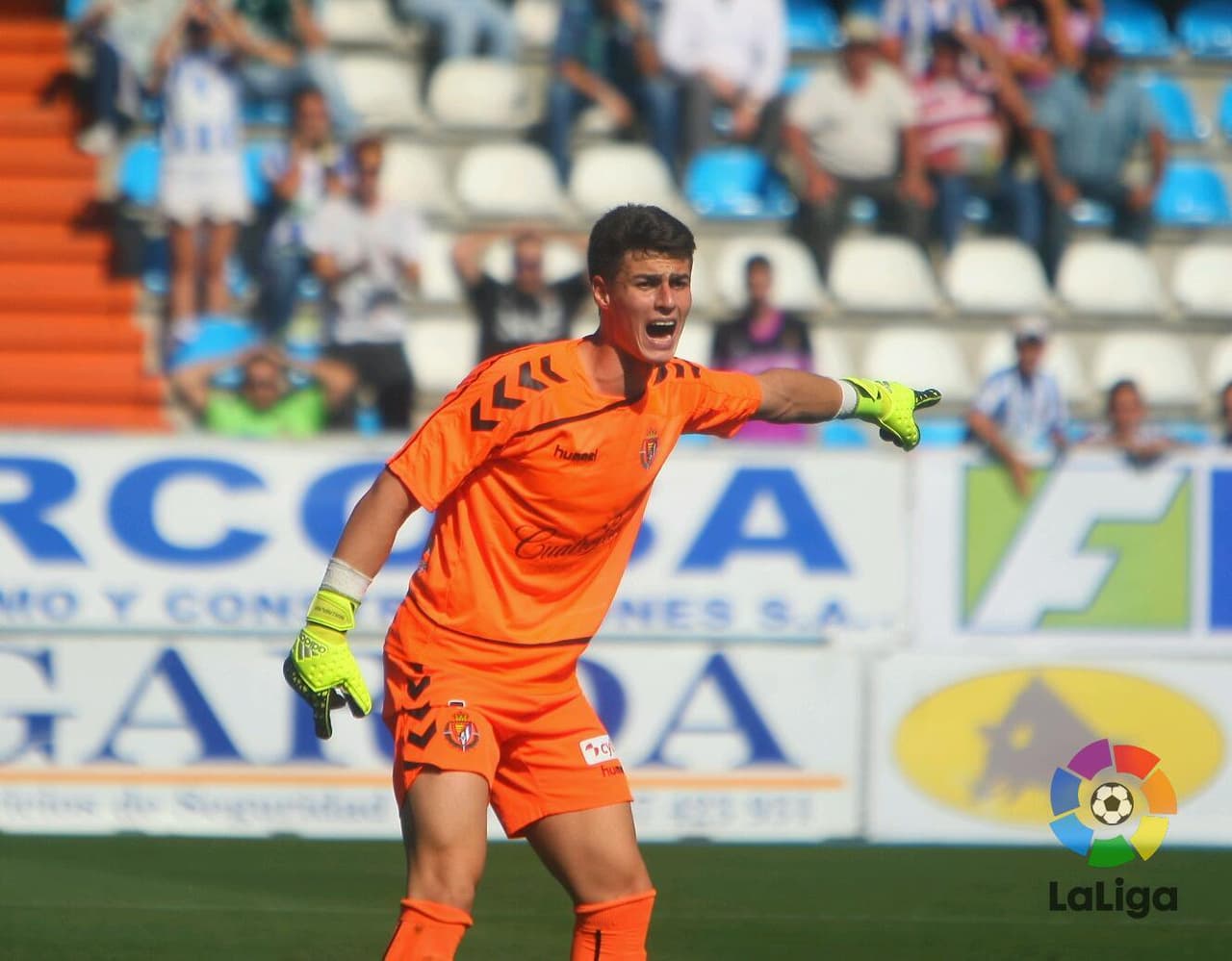 Luego de cinco temporadas en los filiales del Athletic –Basconia y Bilbao Athletic–, Kepa salió cedido al Ponferradina y al Real Valladolid en busca de mayor experiencia y minutos de juego.