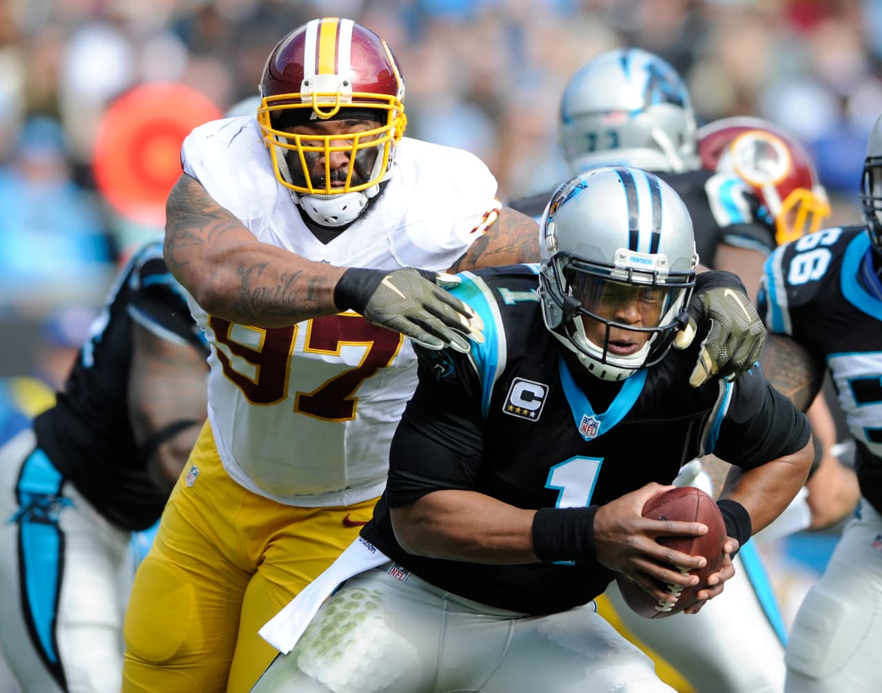 Cam Newton se lució con 5 pases de TD para que los Panthers mantuvieran su incontenible paso en la liga (10-0) al derrotar a los Redskins 44-16. Checa las mejores tomas del partido.