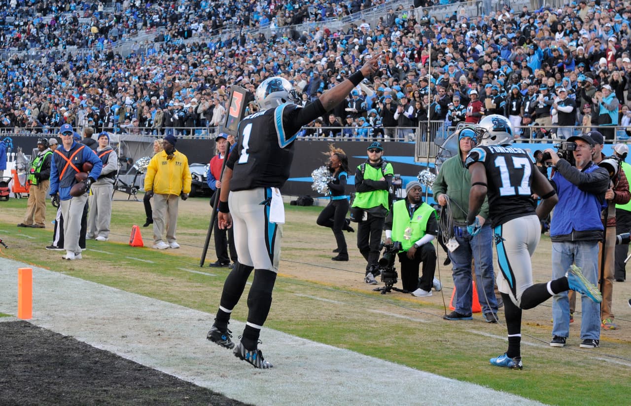 Cam Newton se lució con 5 pases de TD para que los Panthers mantuvieran su incontenible paso en la liga (10-0) al derrotar a los Redskins 44-16. Checa las mejores tomas del partido.