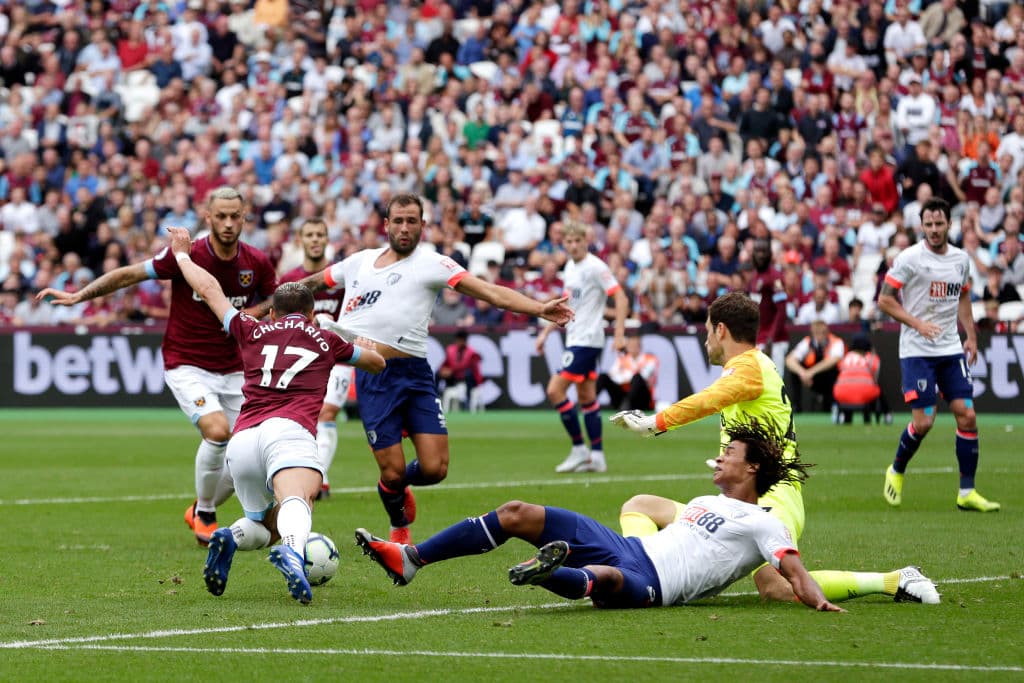 En una de esas jugadas, llegó un penalti a favor de West Ham United al minuto 32 del primer tiempo.