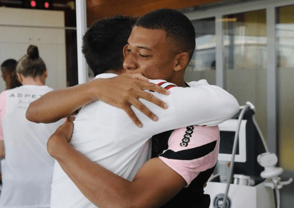 Mbappé le dio una calurosa bienvenida a Messi al PSG