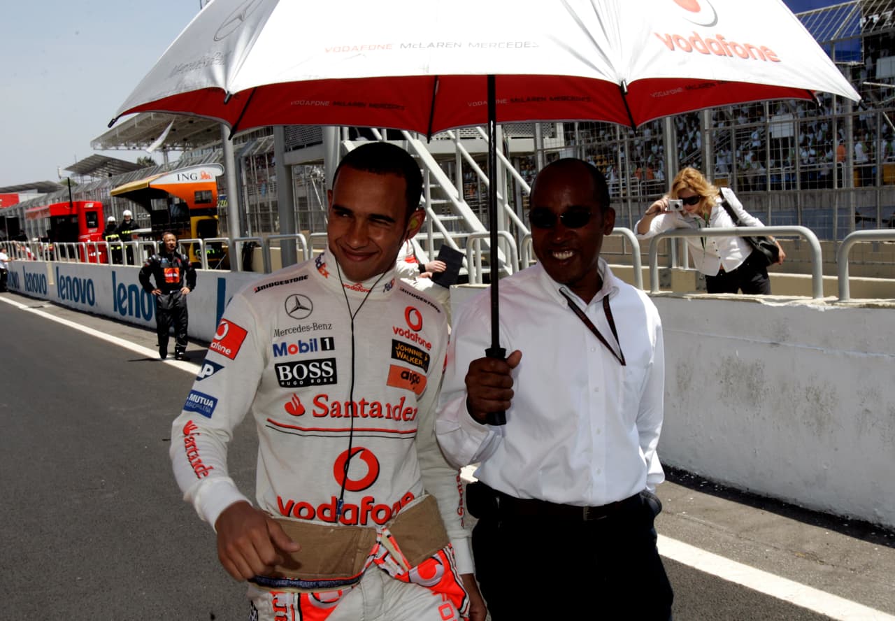 En la clasificación, el piloto inglés logró adueñarse de la primera posición luego de lograr unos muy buenos tiempos de 1:16:576 en la primera parte, 1:15:486 en la segunda y 1:15:707 en la tercera.