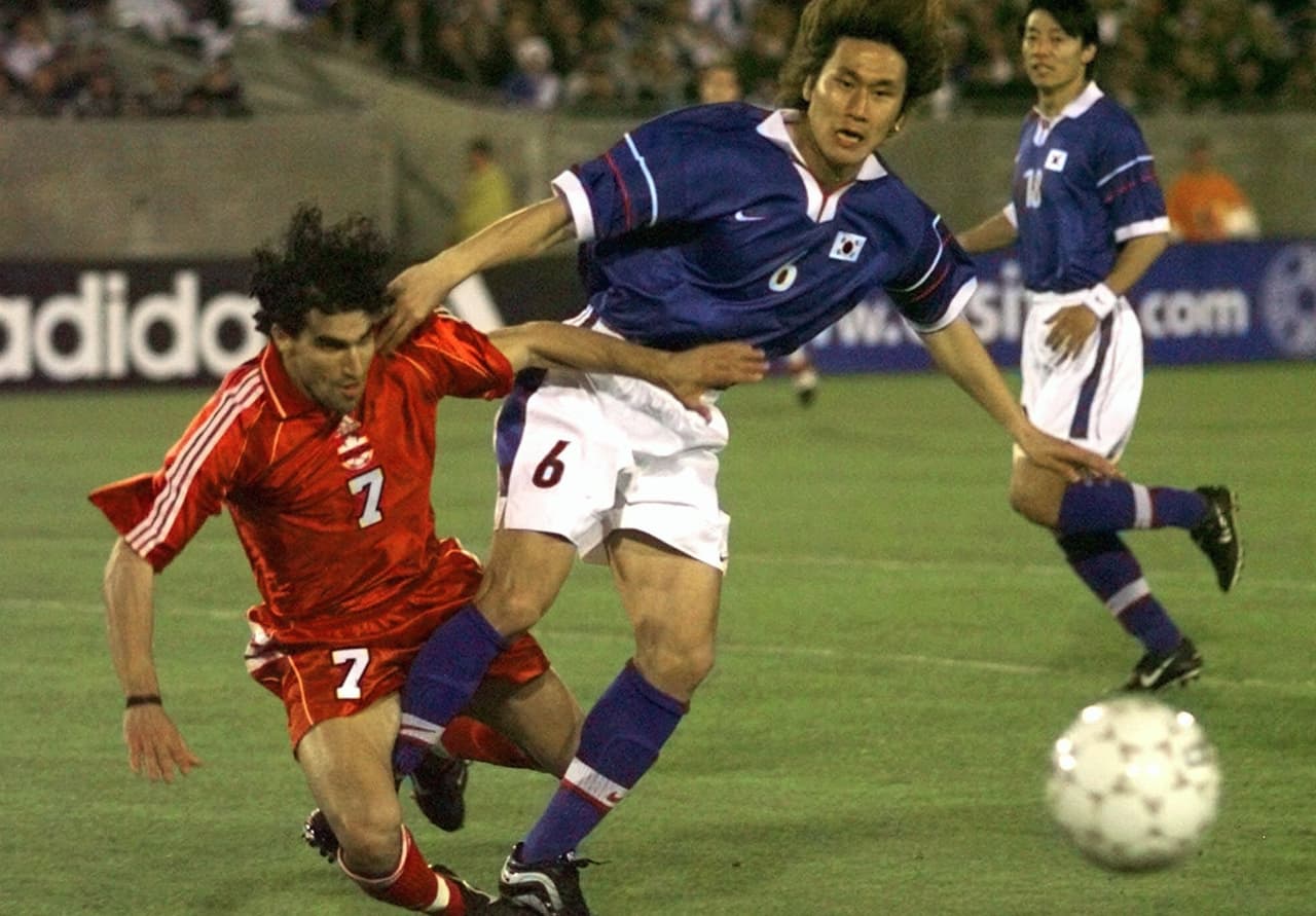 En las ediciones hasta el años 2005, la Copa Oro tuvo invitados de confederaciones diferentes a Concacaf. El invitado del grupo D era Corea del Sur.