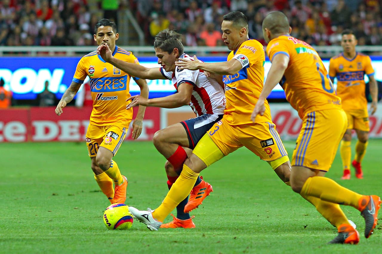 El zaguero nacido en Paraná, llegó a los Universitarios en el Apertura 2010 procedente del Suwon Bluewings de la Liga de Japón.