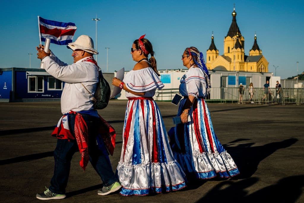 Fanáticos suizos y costarricenses llegaron a abarrotar el estadio Nizhny Novgorod para despedir a sus selecciones en la primera fase. Los ticos se van a casa, los helvéticos a la segunda ronda.