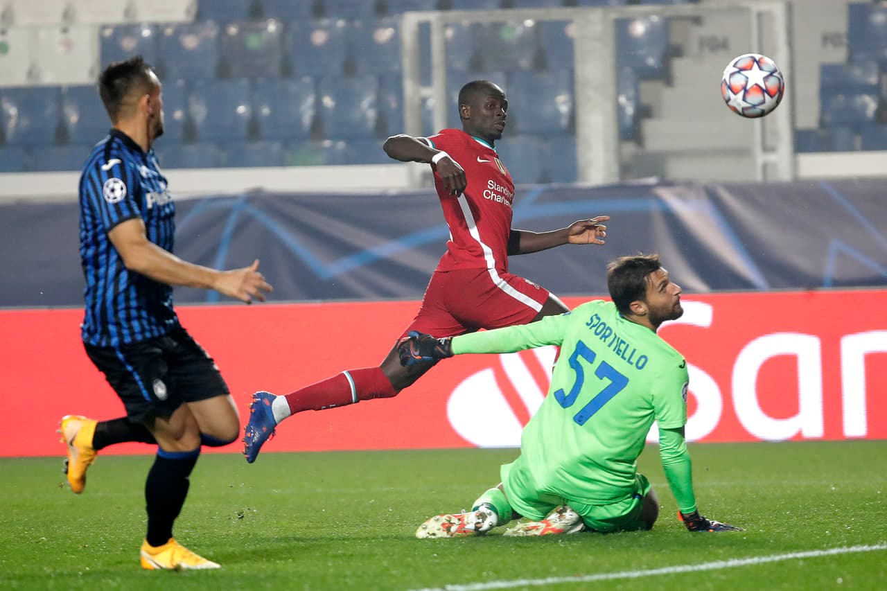 Liverpool no tuvo piedad y anotó cinco goles al Atalanta. Diogo Jota se luce con tres goles para los 'Reds', mientras que Mohamed Salah y Sadio Mané sumaron tantos para su equipo en el Grupo D, durante la tercera Jornada de la Champions League.