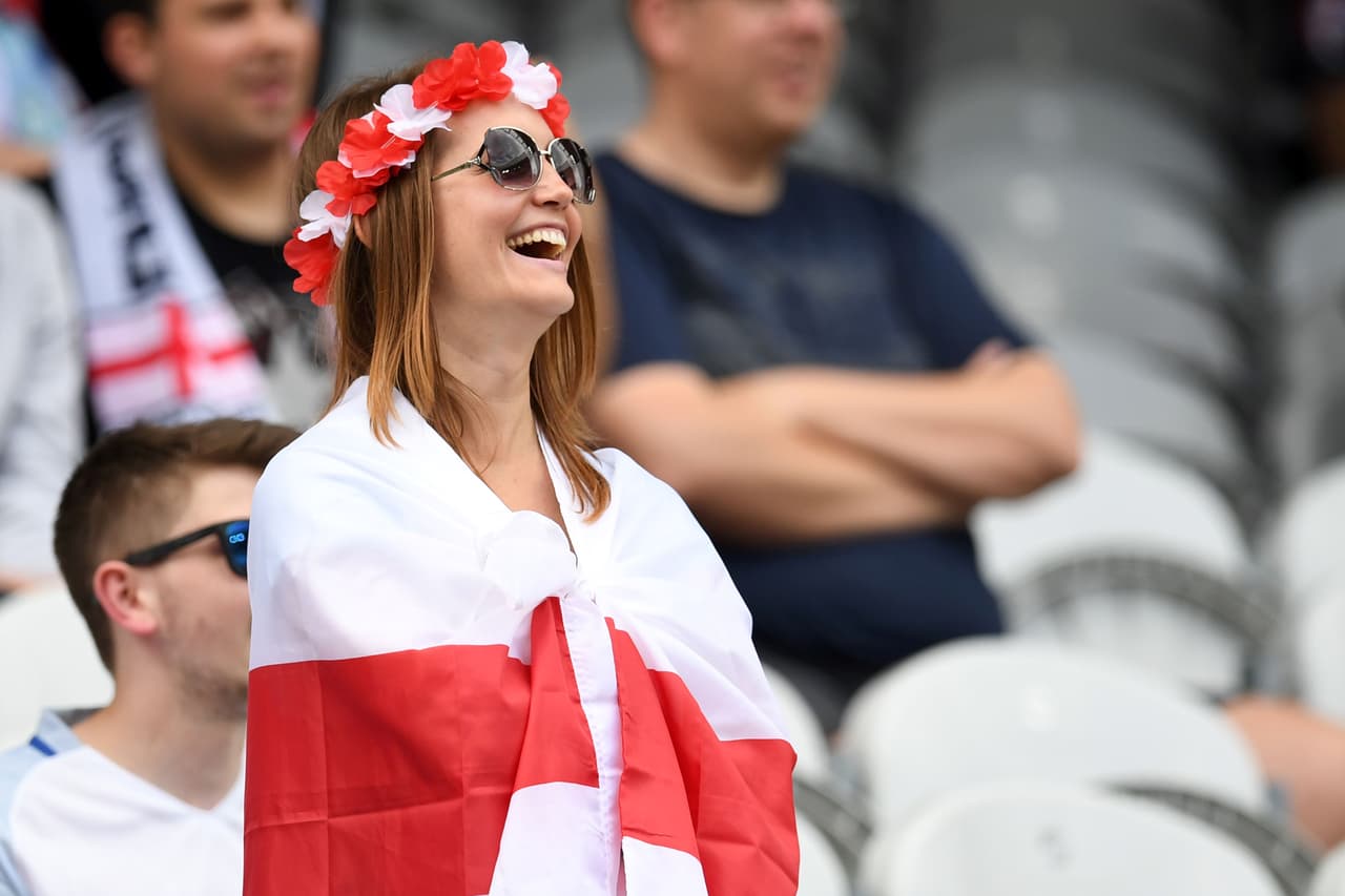 Las bellezas inundaron la Eurocopa y aquí te damos una probadita de estas dulzuras que apoyaron a sus equipos.