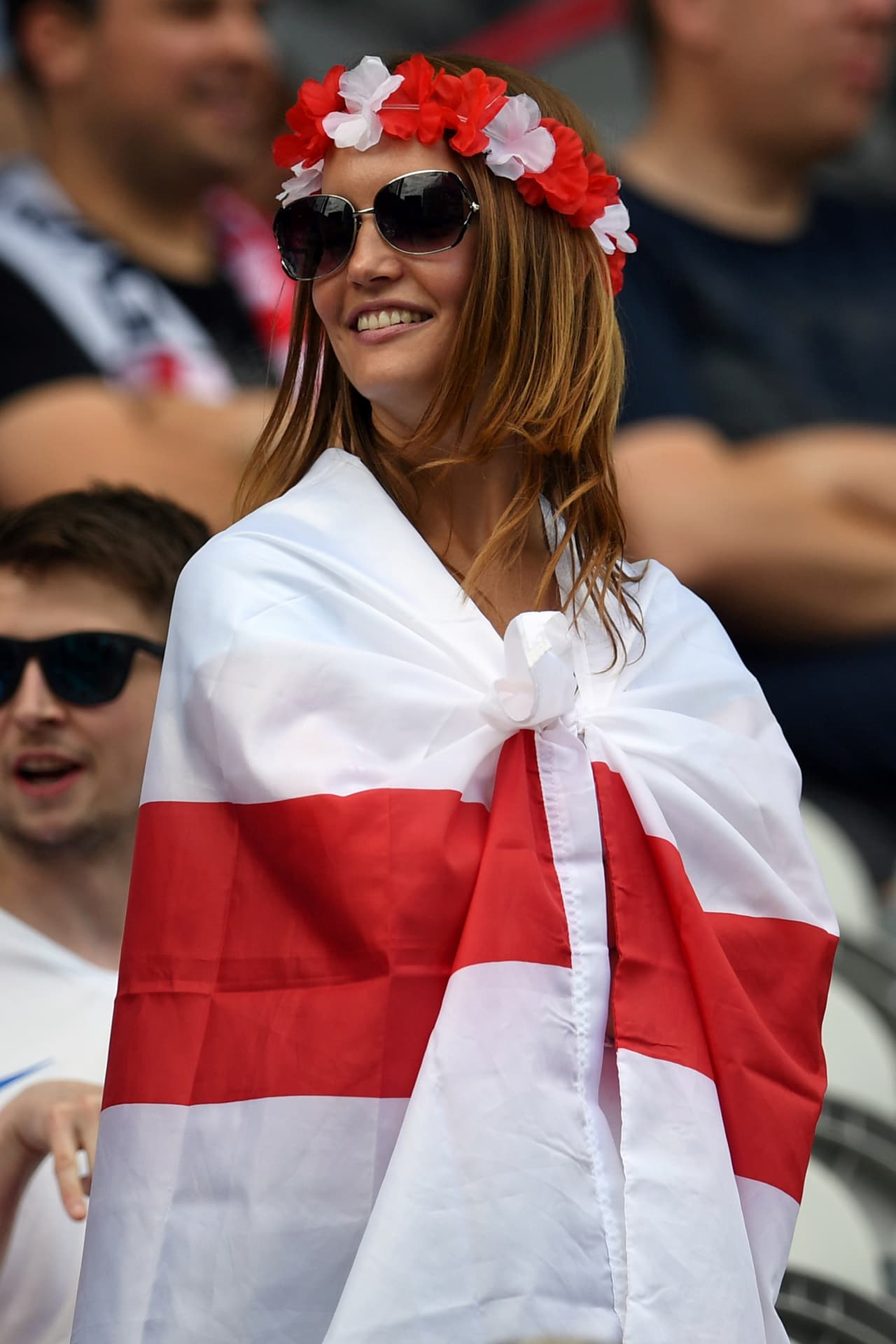 Las bellezas inundaron la Eurocopa y aquí te damos una probadita de estas dulzuras que apoyaron a sus equipos.