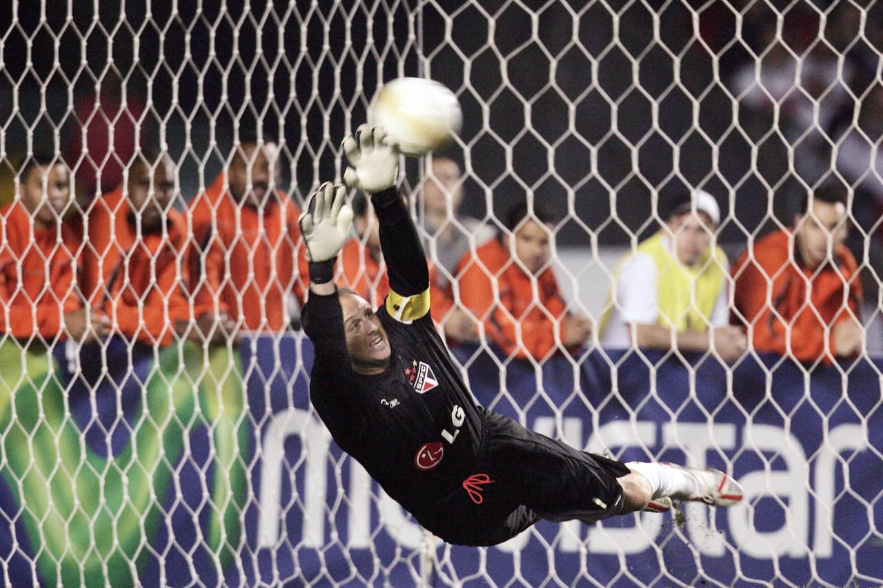 El arquero Rogerio Ceni tuvo una dilatada carrera de 25 años con Sao Paulo de Brasil, en la que entre los títulos más destacados ganó una Copa Intercontinental, un Mundial de Clubes y tres Copas Libertadores.