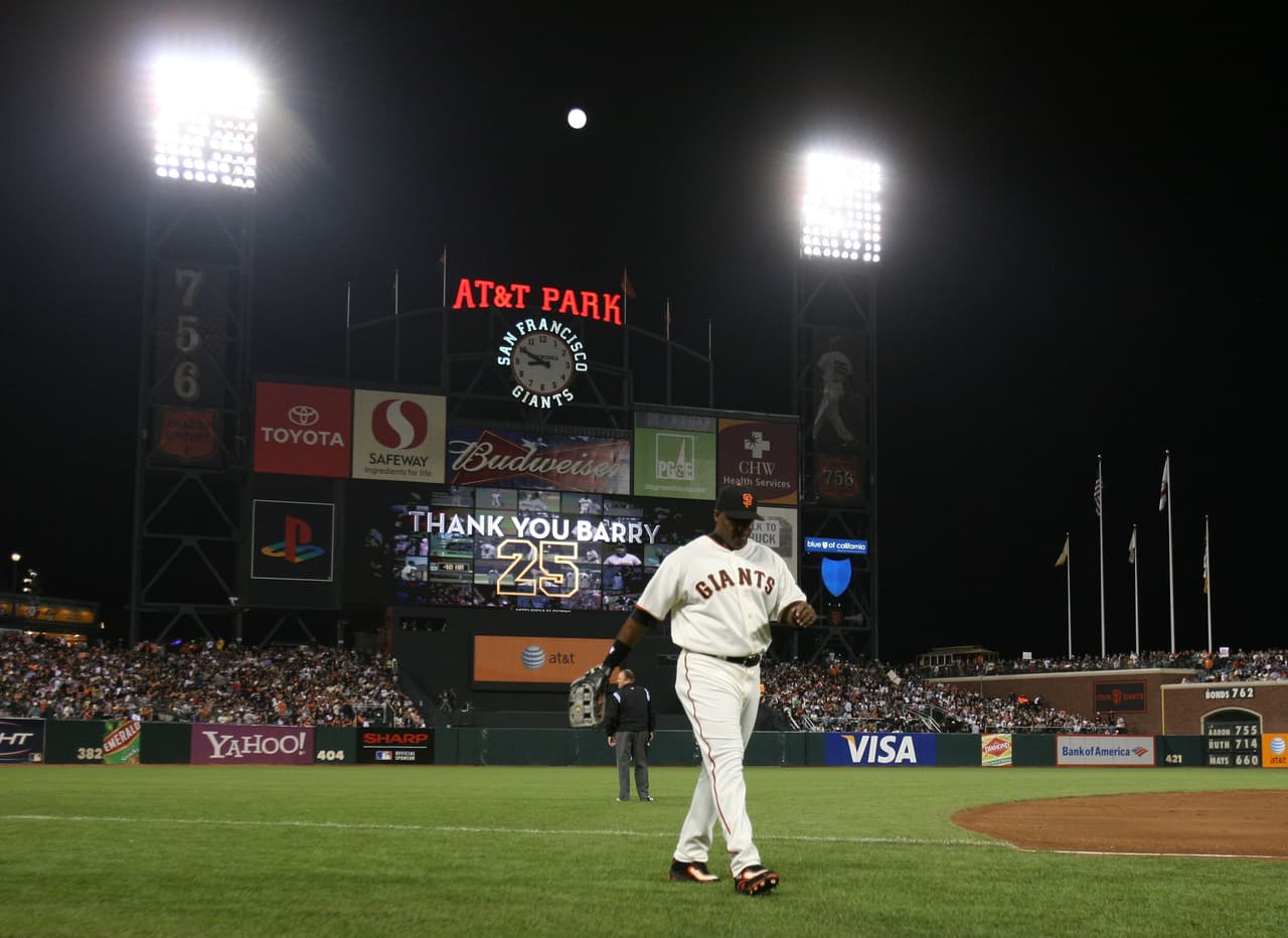 Aunque el retiro oficial de Barry se dio cuatro días más tarde, en Dodger Stadium, este es el instante en el que pisó por última vez como jugador en activo un terreno de juego.