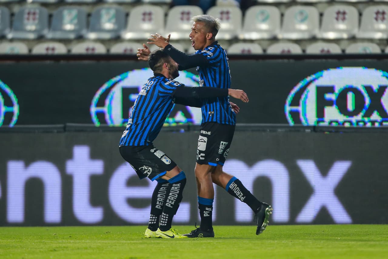 Los Tuzos se fueron con ventaja al descanso tras los tantos de Nicolás Ibáñez y Luis Chávez, pero Ángel Sepúlveda rescató el empate para los Gallos; José Angulo había adelantado a los visitantes.