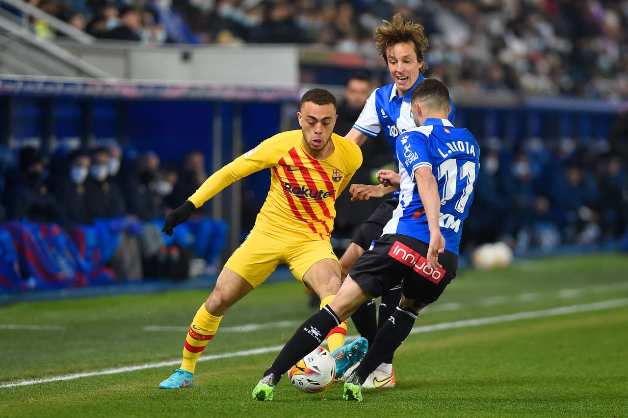 El Barcelona batalló mucho para vencer al Alavés, uno de los peores de LaLiga, pero al final lo hizo con un gol de Frenkie de Jong.