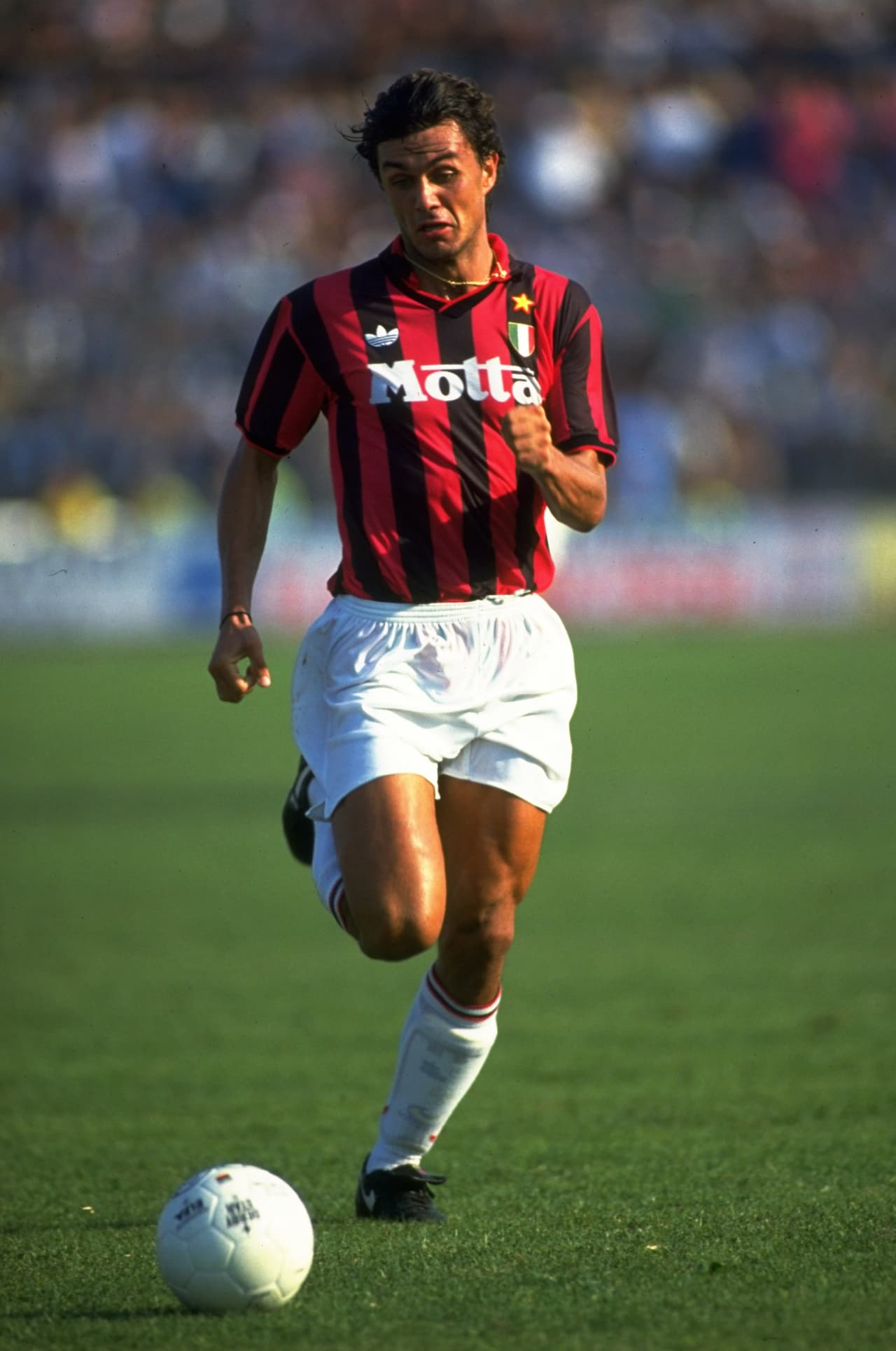 Paolo Maldini estuvo durante 24 años con Milán luego de su debut a los 17 años en 1985. Ganó dos copas Intercontinentales, un Mundial de Clubes, cinco Champions League, cinco Supercopas de Europa, siete Ligas de Italia y cinco Supercopas de Italia.