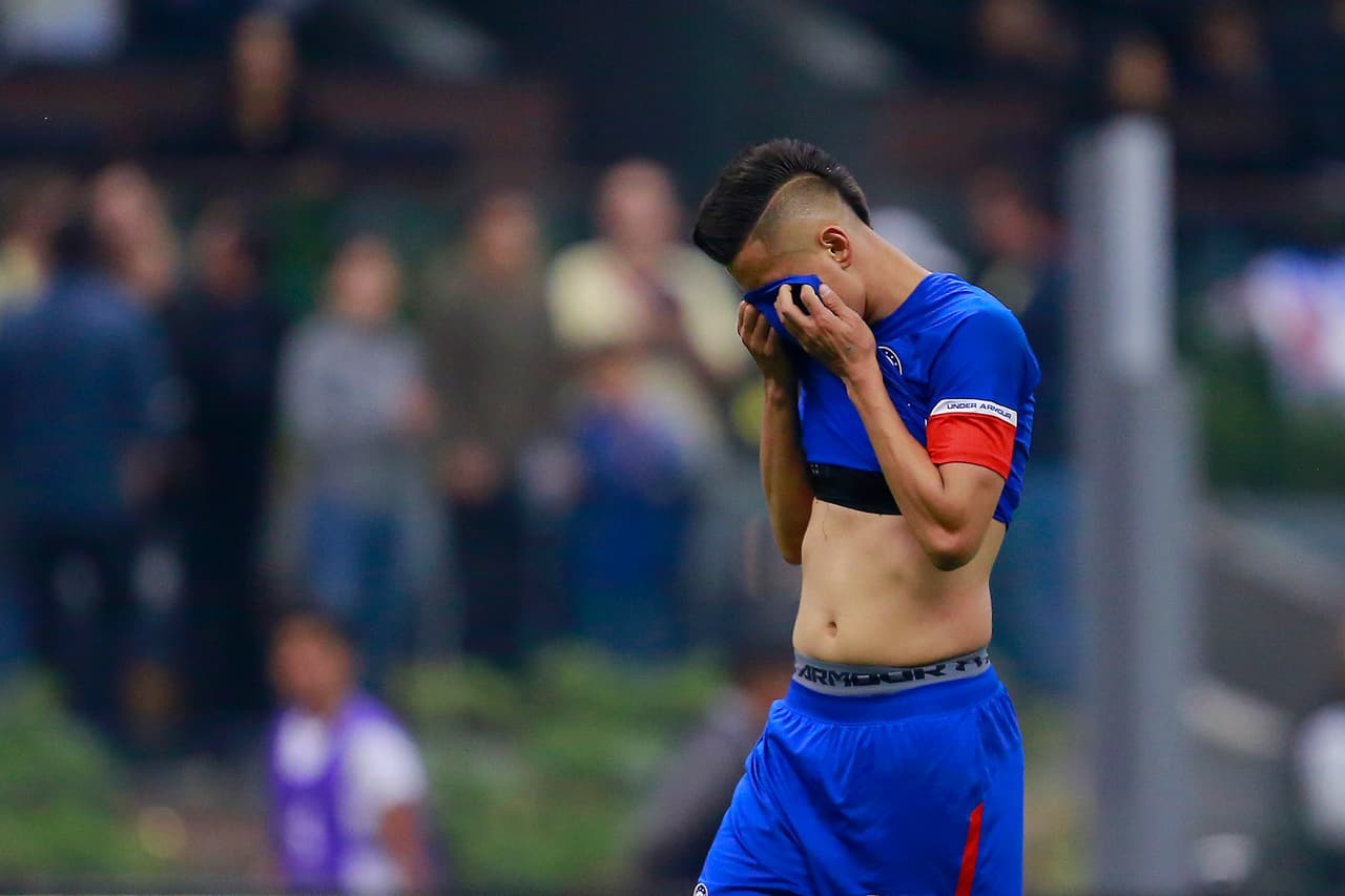 MEXICO CITY, MEXICO - DECEMBER 16: Roberto Alvarado of Cruz Azul reacts during the final second leg match between Cruz Azul and America as part of the Torneo Apertura 2018 Liga MX at Azteca Stadium on December 16, 2018 in Mexico City, Mexico. (Photo by Mauricio Salas/Jam Media/Getty Images)