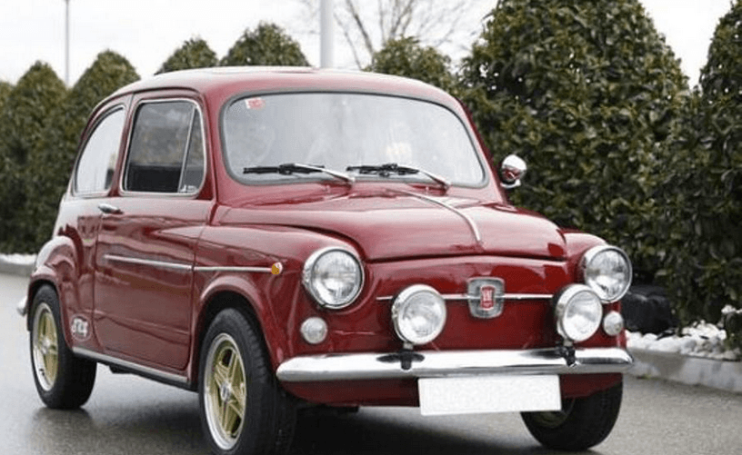 Uno de los vehículos que últimamente llamó la atención fue el de Sergio Ramos, un Seat 66 Rojo. Este carro antigüo es diferentes a los deportivos que suelen usar los futbolistas.