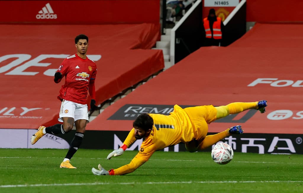 Manchester United derrota al Liverpool 3-2 y deja fuera a los 'Reds' de la FA Cup. Mohamed Salah fue el único autor de los dos goles para los locales, pero Greenwood, Rashford y Fernandes fueron la clave para la victoria.