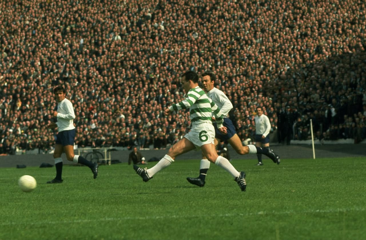 El Celtic FC fue el primer club en lograr los 3 trofeos, fue en la temporada 1966-1967, en esa ocasión el conjunto del trébol levantó el trofeo de campeón de la Premier League de Escocia, la Scottish Cup y a nivel internacional conquisto la Copa Europa (ahora Champions League).