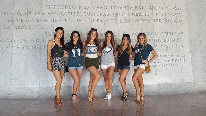 Estas hermosas porristas de los Philadelphia Eagles visitaron la Ciudad de México durante la semana del Super Bowl 50. Checa su tour por la ciudad.