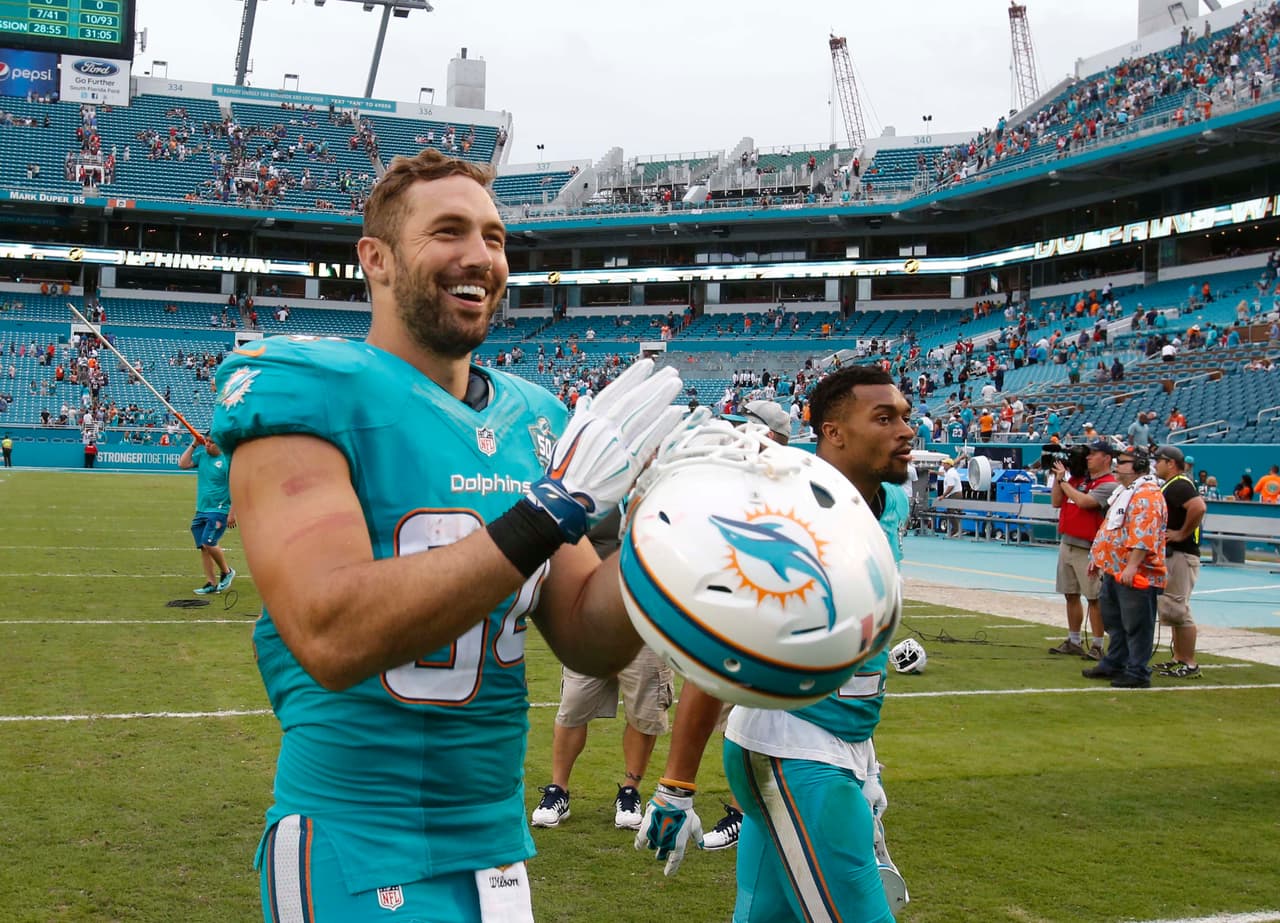 Tom Brady tuvo un mal día en Florida y los Patriots fueron derrotados 20-10 por Dolphins, y con ello la posibilidad de ser los sembrados N°1 AFC. Checa las mejores tomas de este duelo.