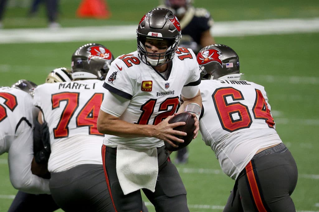 La defensa de los Buccaneers tiene una gran noche y los de Tampa logran vencer 30-20 a los New Orleans Saints.