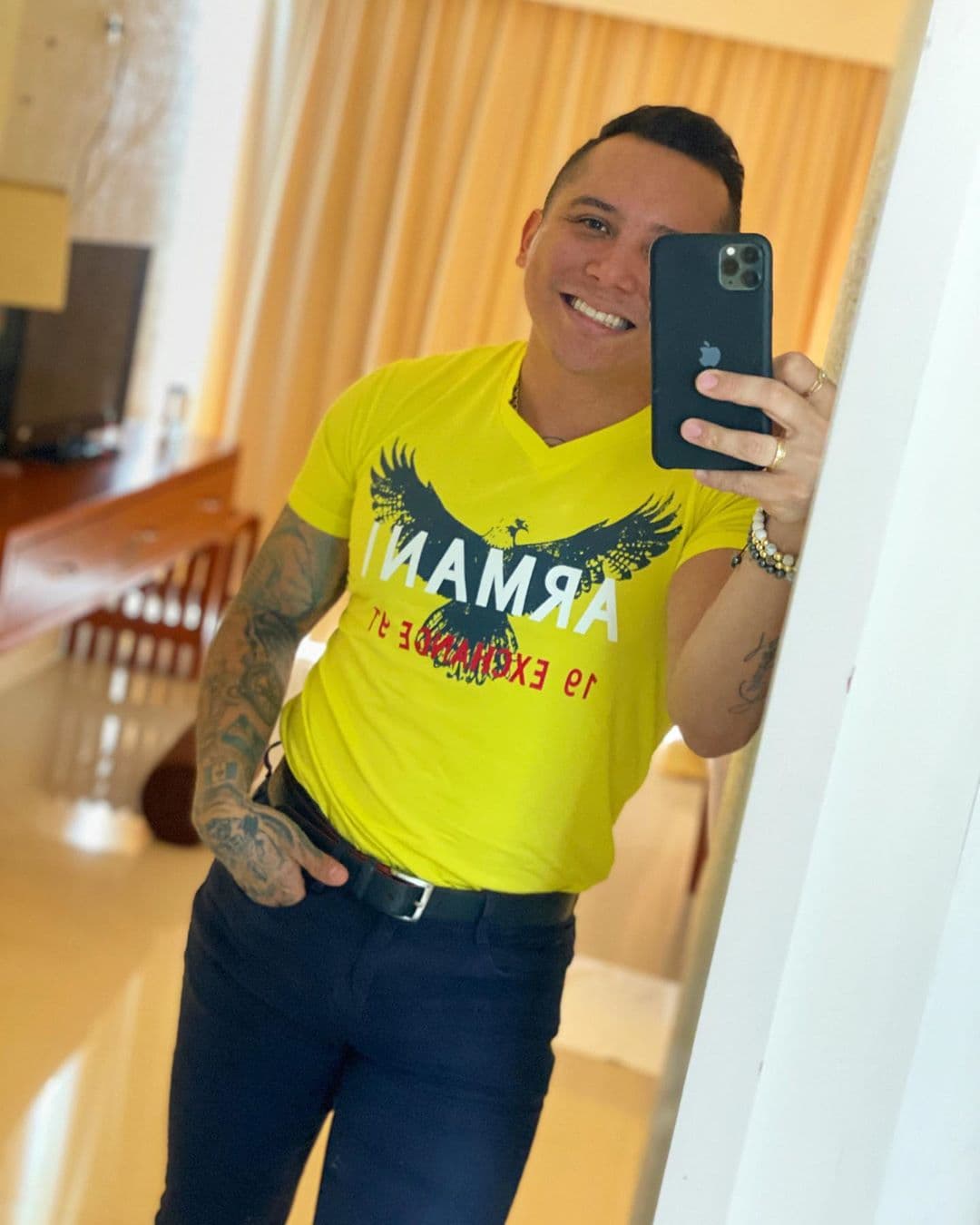 <b>Edwin Luna</b> confesó que tuvo una época en la que estuvo sumergido a las drogas y el alcohol, cuando fue invitado al show matutino 'Venga la alegría'.