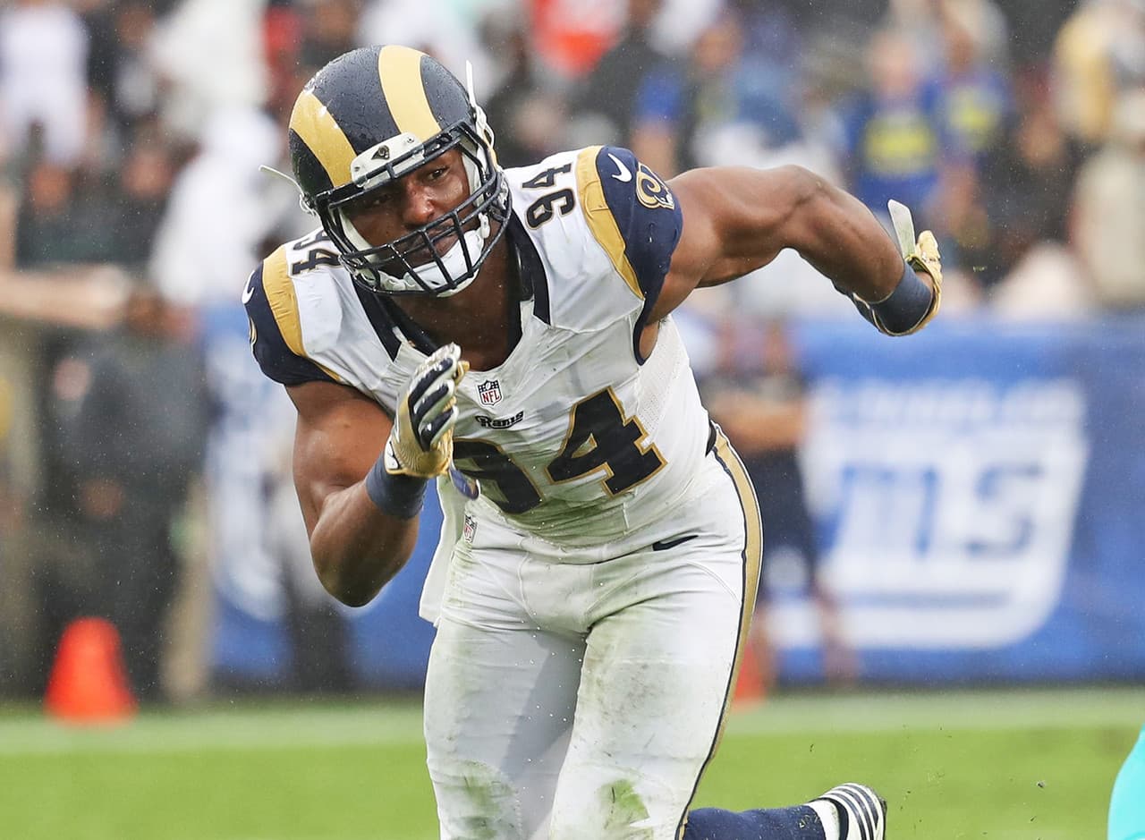 <b>Los Angeles Rams: ROBERT QUINN</b>
<i>(6 temporadas)</i>
<br>Muy poco surgió durante la problemática carrera de Jeff Fisher con los Rams. La franquicia fracasó completamente en desarrollar un mariscal de campo - o realmente a nadie en la ofensiva - pero la defensa fue construida a partir de selecciones de draft exitosas. Michael Brockers ha trabajado bien en el spot de tackle nariz, mientras que el seleccionado en la primera ronda de 2011, Robert Quinn (que realmente se unió a esta franquicia de un año antes de Fisher) ha florecido en una presencia temida en la orilla. Él está saliendo de una lesión plagada por año, pero Quinn - cuando está en - parpadea All-Pro nivel de talento. Una campaña de rebote podría estar en las obras bajo el nuevo llamador de juego Wade Phillips.