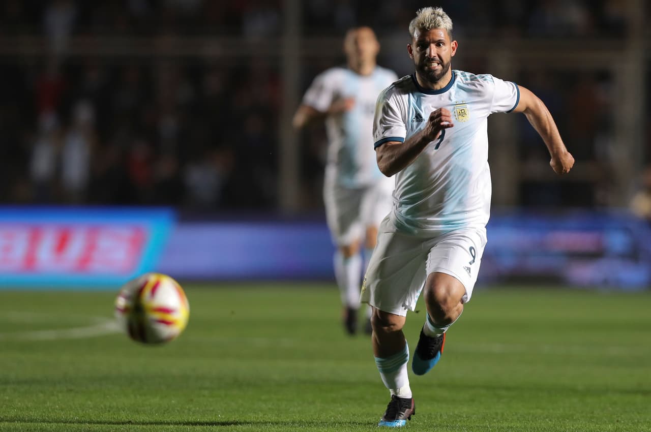 El 'Kun' Aguero estuvo cerca de concretar una buena oportunidad pero el arquero nicaraguense lo evitó.