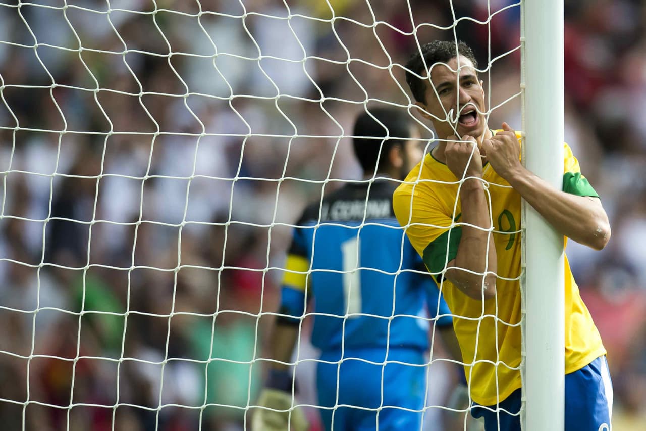 Brasil pintaba como favorito por tener en sus filas jugadores de la calidad de Neymar, Marcelo, Thiago Silva, Hulk y hasta Alexandre Pato. Leandro Damião es jugador del Kawasaki Frontale de la J1 League de Japón.