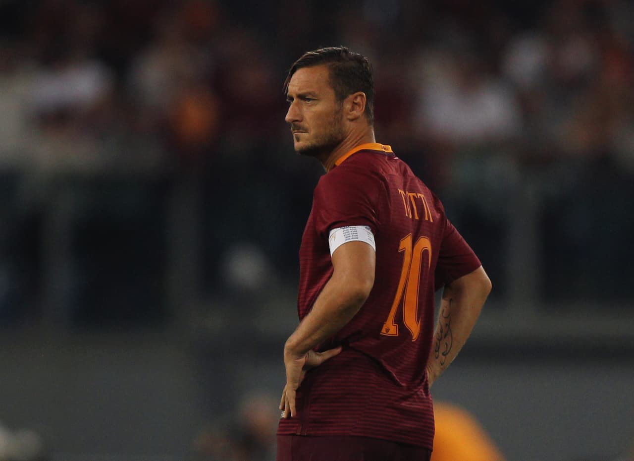 El italiano Francesco Totti, de 40 años, ha militado toda su carrera en Roma, equipo con el que lleva cerca de dos décadas.