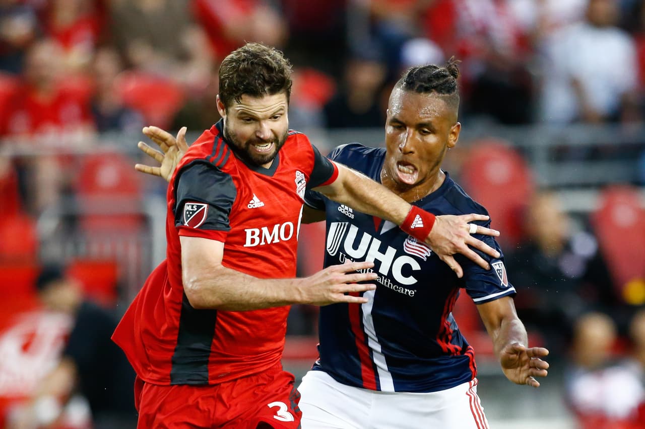 El defensor Drew Moor anotó un gol en la victoria por 2-0 de Toronto FC sobre New England Revolution. (USA Today Images)