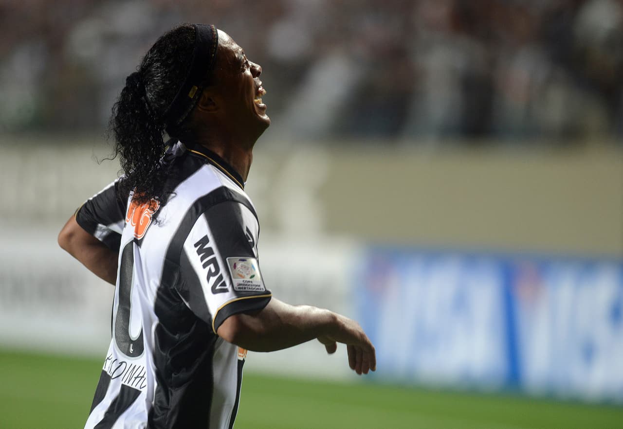 Luego de su experiencia con el Flamengo, pasó al Atlético Mineiro donde estuvo tres años y comenzó ganando el Campeonato Mineiro.