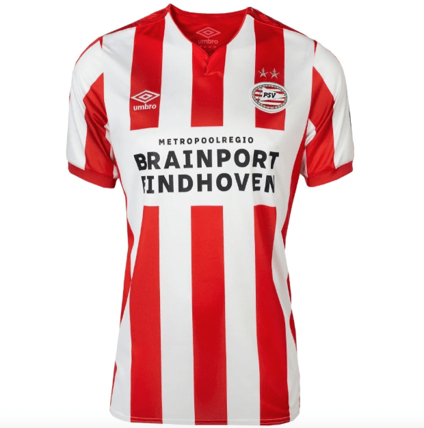 El equipo de Eindhoven ha dado a conocer su jersey principal de la próxima temporada. El clásico diseño con bastines verticales son protagonistas con un corte clásico en el que no hay detalles de otros colores. Además, como ya es habitual, su short será negro y las medis blancas.