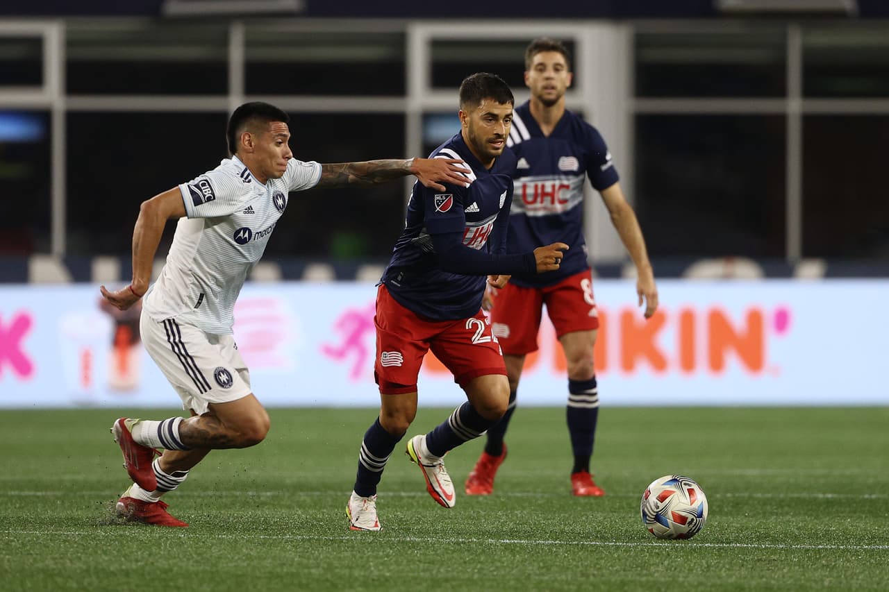 Gil fue marcado durante el partido por el argentino Federico Navarro.
<br>