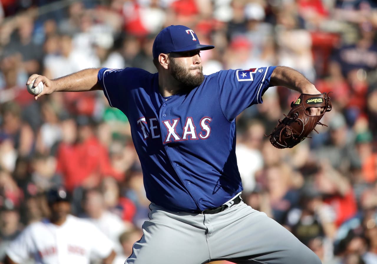 Lance Lynn, abridor de Texas, se mantuvo en la lomita por seis entradas, en las que ponchó a ocho, pero permitió seis imparables y tres carreras: