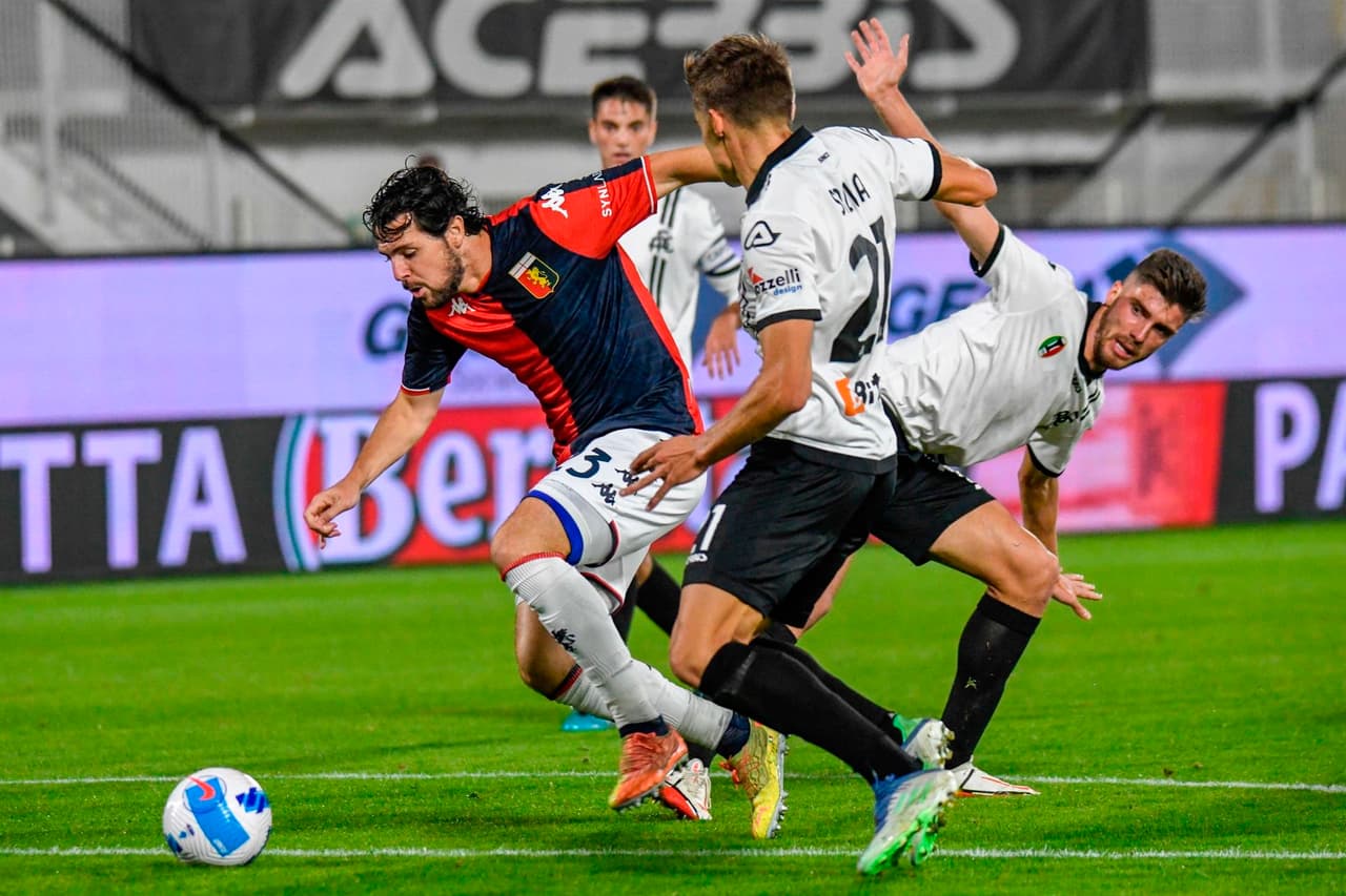 Genoa y Spezia empatan 1-1 durante la Jornada número 11 en la Serie A. Al minuto 66, Salvatore Sirigu anotó un gol en contra de su propia escuadra, poniendo adelante a los 'Aguiluchos', pero Domenico Criscito se encargó de igualar el marcador al 86' tras cobrar un penalti; el mexicano Johan Vásquez fue titular durante el encuentro.