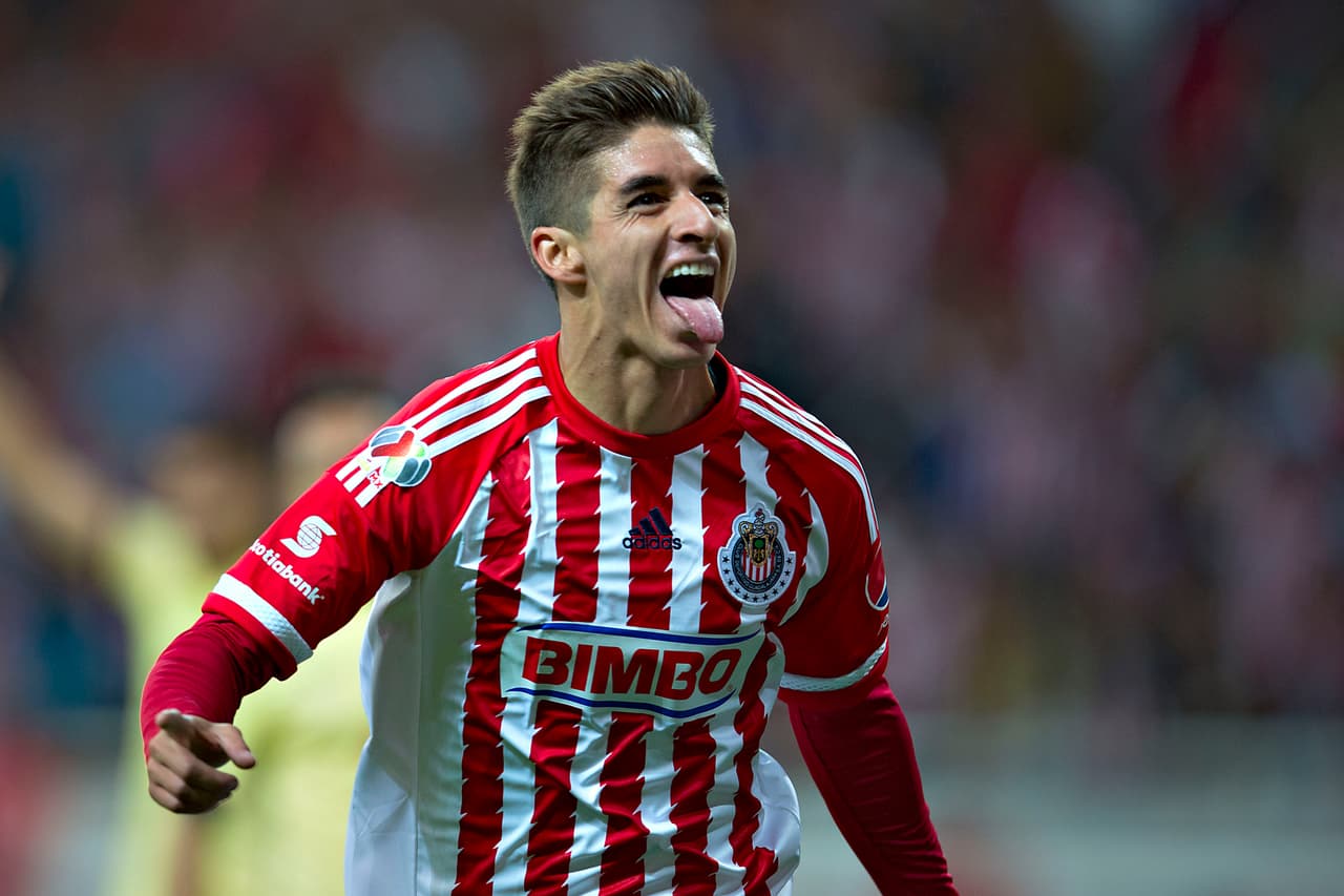 Probablemente el nombre de Isaac Brizuela sea el que más se cuestione en esta lista, sobre todo por la irregularidad que ha mostrado desde hace tiempo con Chivas. son innegables sus cualidades pero si el discurso es tomar a los que estén en mejor momento, quizá el 'Cone' no sea de los más apegados a ese perfil.