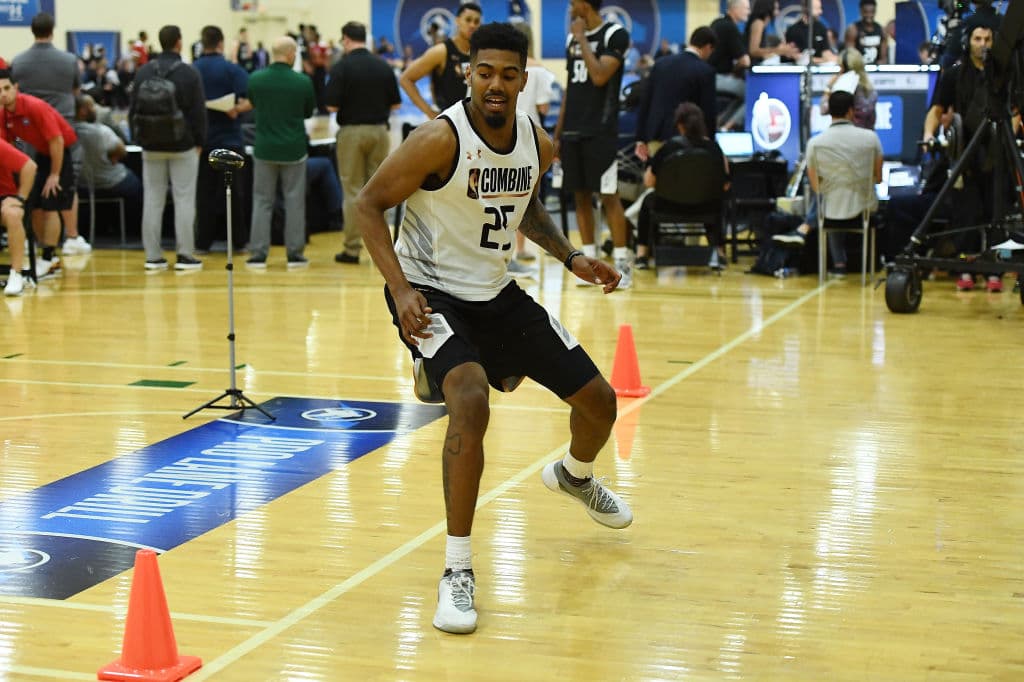 Procedente de la Universidad de Cincinnati, los Golden State Warriors tomaron en el puesto 28 al alero Jacob Evans. Los campeones de la NBA tiene a un jugador versátil, que puede hacer de 2 también.