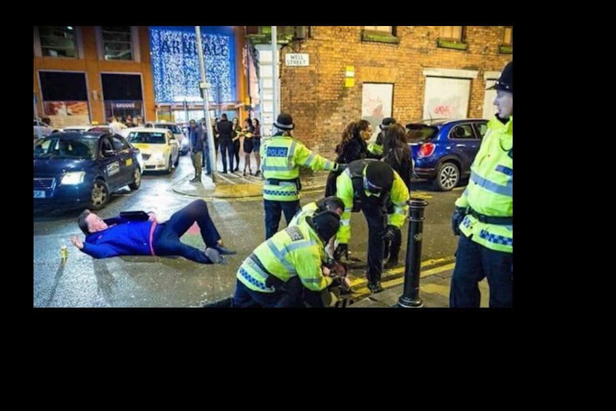 Los memes sobre la caída de Van Gaal no podían faltar y aquí tienes los mejores sobre su caída