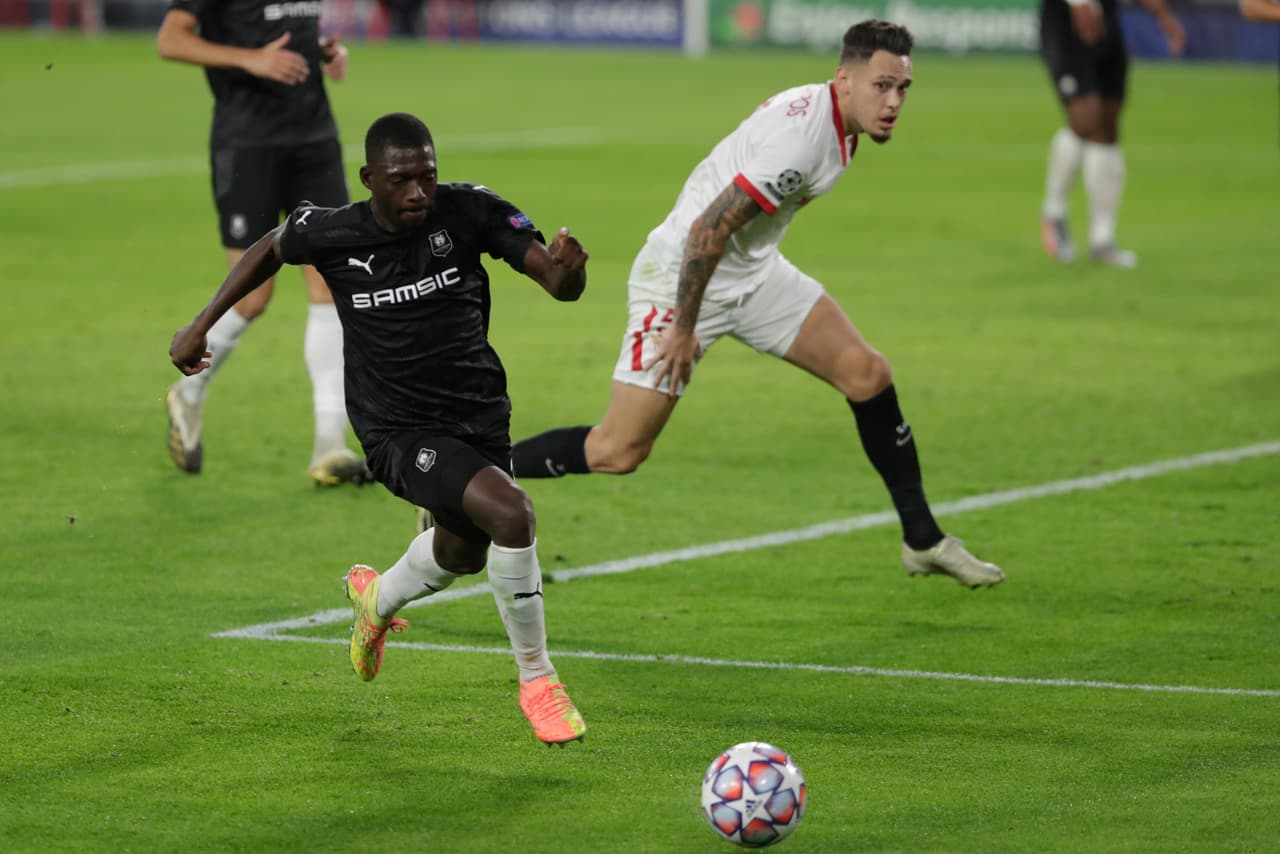 Sevilla venció por la mínima al Rennes con gol de Luuk de Jong (55’). Sevilla recibirá al Krasnodar y Rennes visitará al Chelsea en la tercera fecha de la justa.