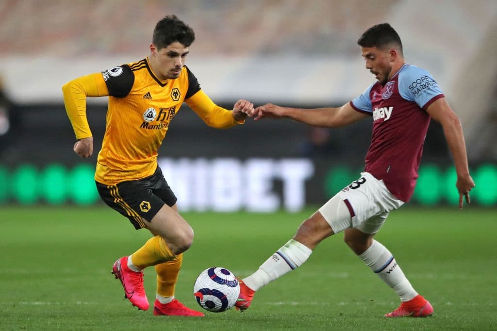 West Ham se impone al Wolverhampton 3-2 cerrando así la fecha 30 de la Premier League. Los Wolves estuvieron cerca de igualar el marcador, pero los goles de Leander Dendonker y Fabio Silva no fueron suficientes ante las anotaciones de Jesse Lingard, Pablo Fornals y Jarrod Bowen. El mexicano Raúl Jiménez aún sigue en recuperación.