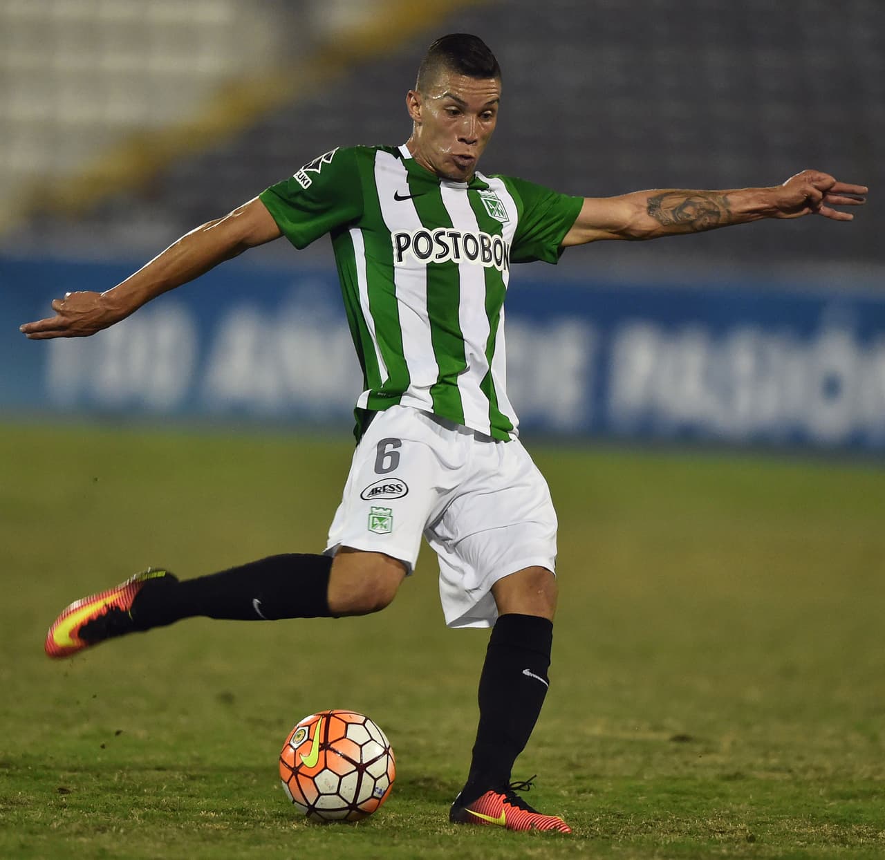 Una de las cualidades que tiene Matheus Uribe es su buen remate de media distancia. Es un jugador muy técnico.