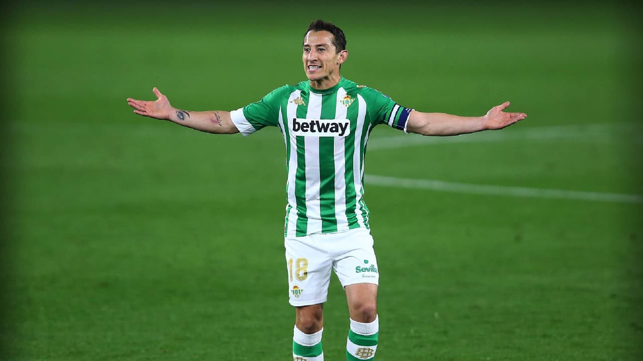 Andrés Guardado será titular en el Betis vs Barcelona
