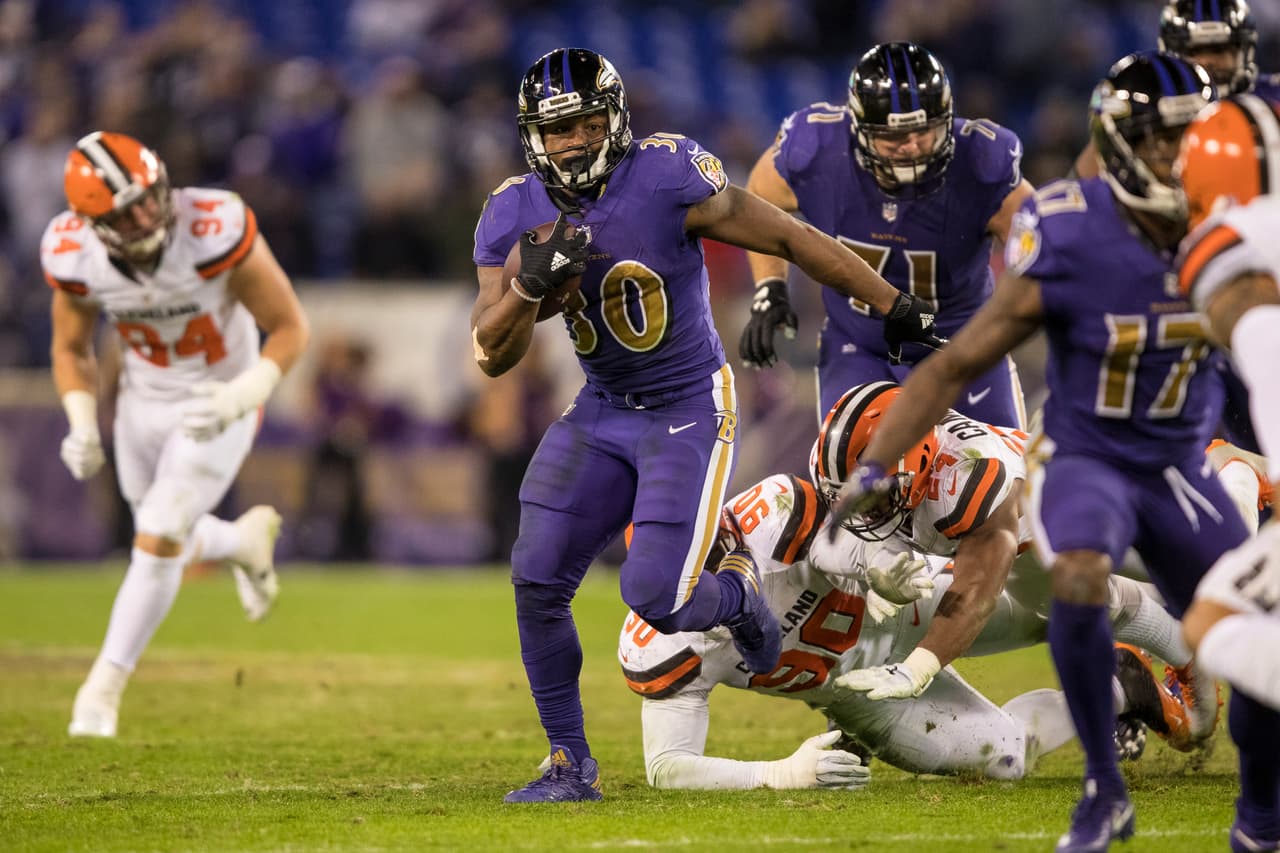 Baltimore Ravens running back Kenneth Dixon (30) rushes against the Cleveland Browns, Thursday Nov. 10, 2016, Baltimore. The Ravens defeated the Browns 28-7. (Al Tielemans via AP Images)