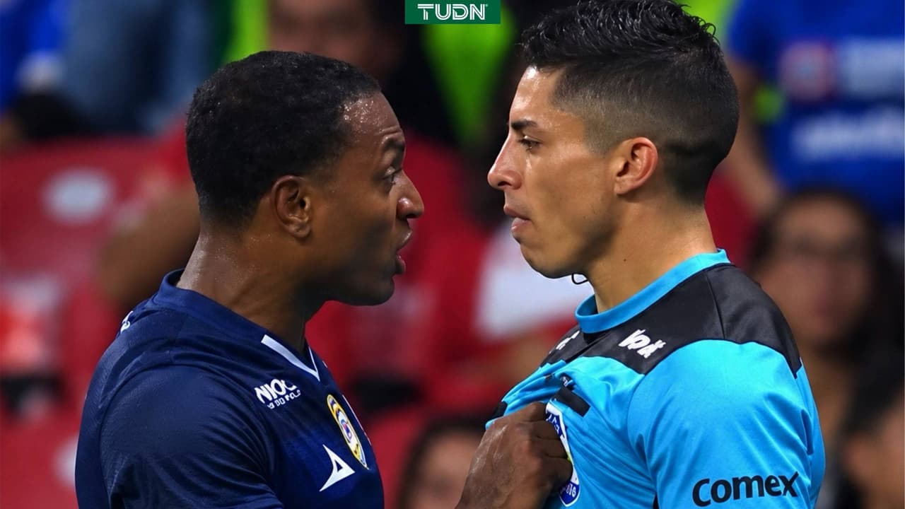 Willer Ditta agrede a un árbitro en Cruz Azul vs Toluca
