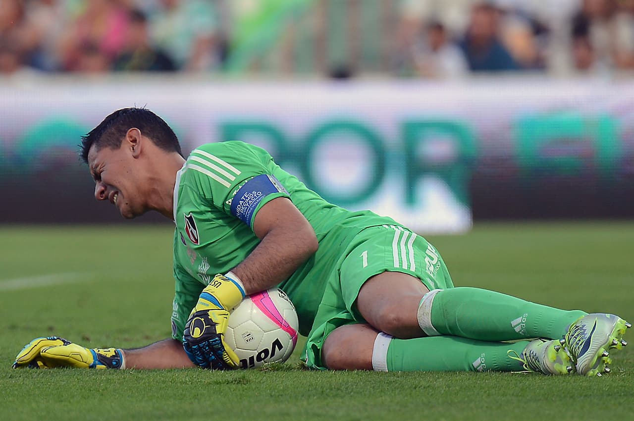 Oscar Ustari se pierde el resto del torneo tras espantosa lesión