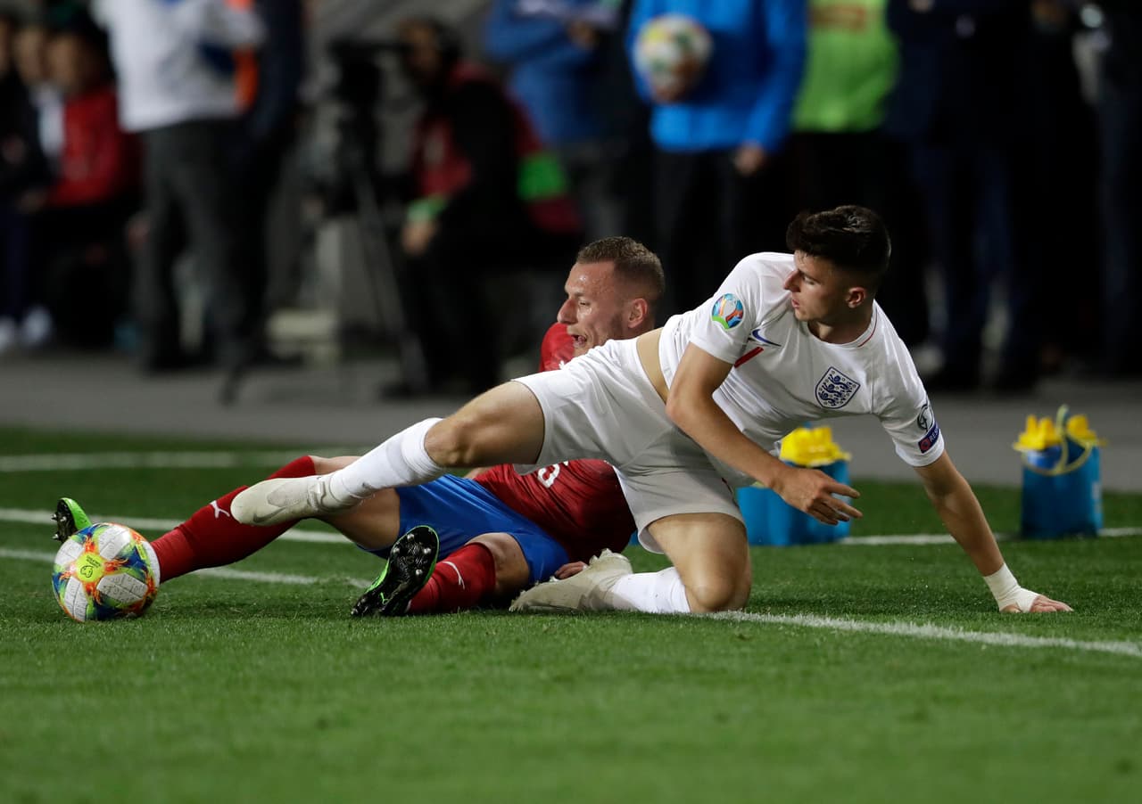 República Checa consuma triunfo vital ante Inglaterra y toma aire para clasificarse a la Eurocopa 2020.