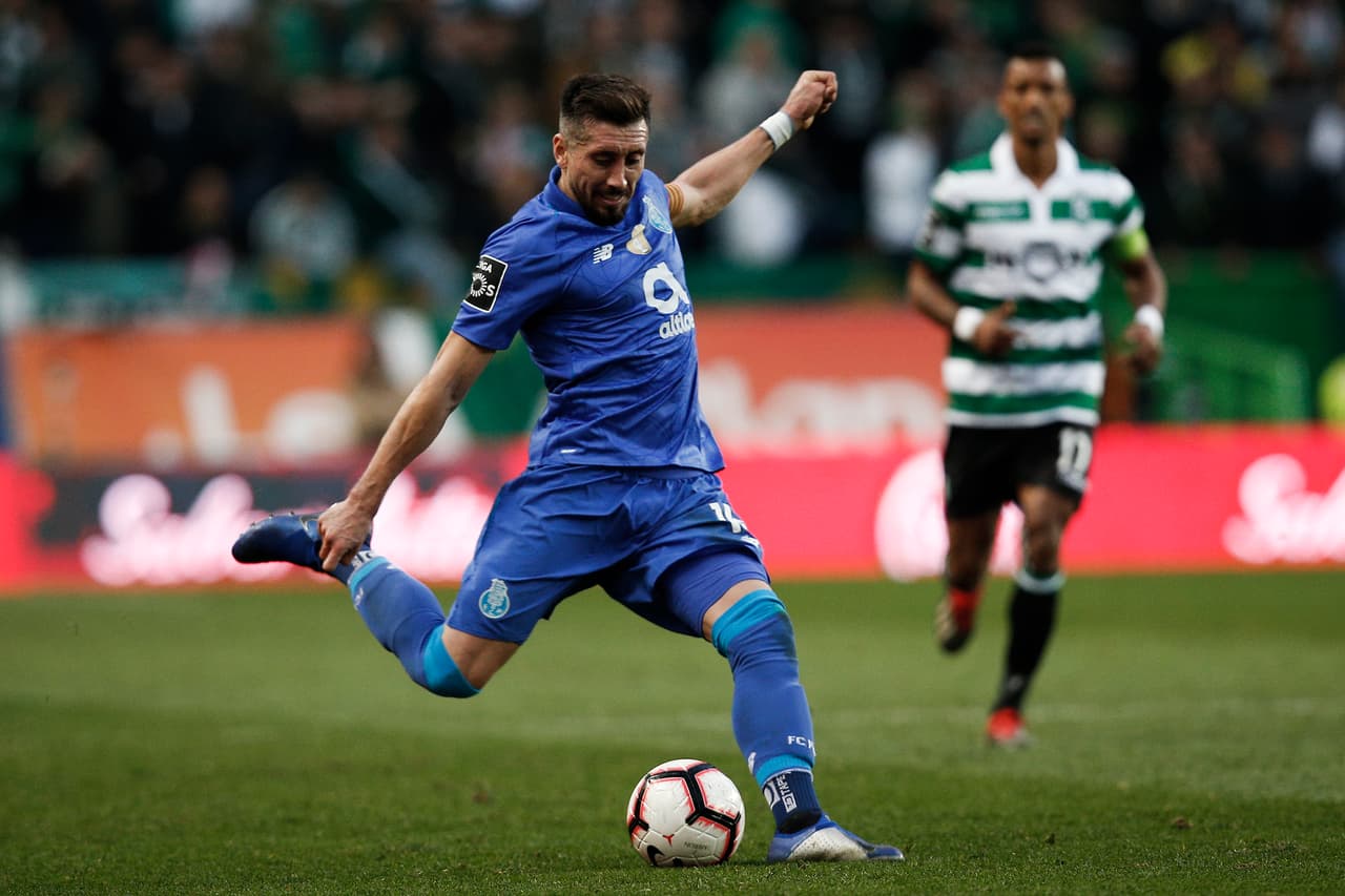 <b>Héctor Herrera: </b>así como Corona, HH fue titular peró él sí disputó todo el partido incluso la tanda de penales en la que no participó. Dura derrota para el
<i>Dragao, </i>perdiendo un título en Portugal.